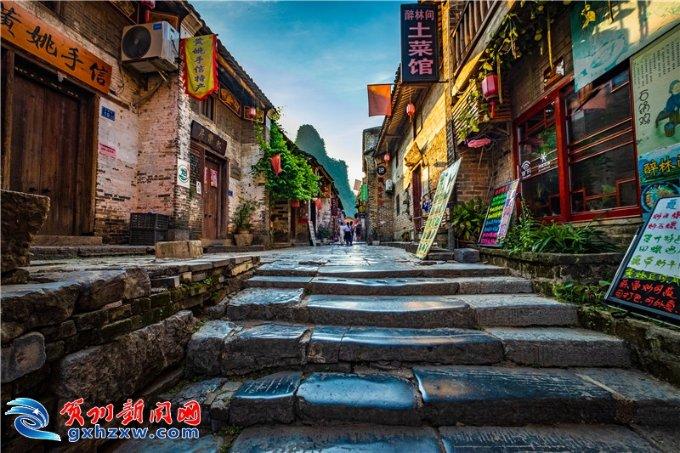 《热辣滚烫》发布新预告片 贾玲雷佳音率喜剧全明星征战春节档